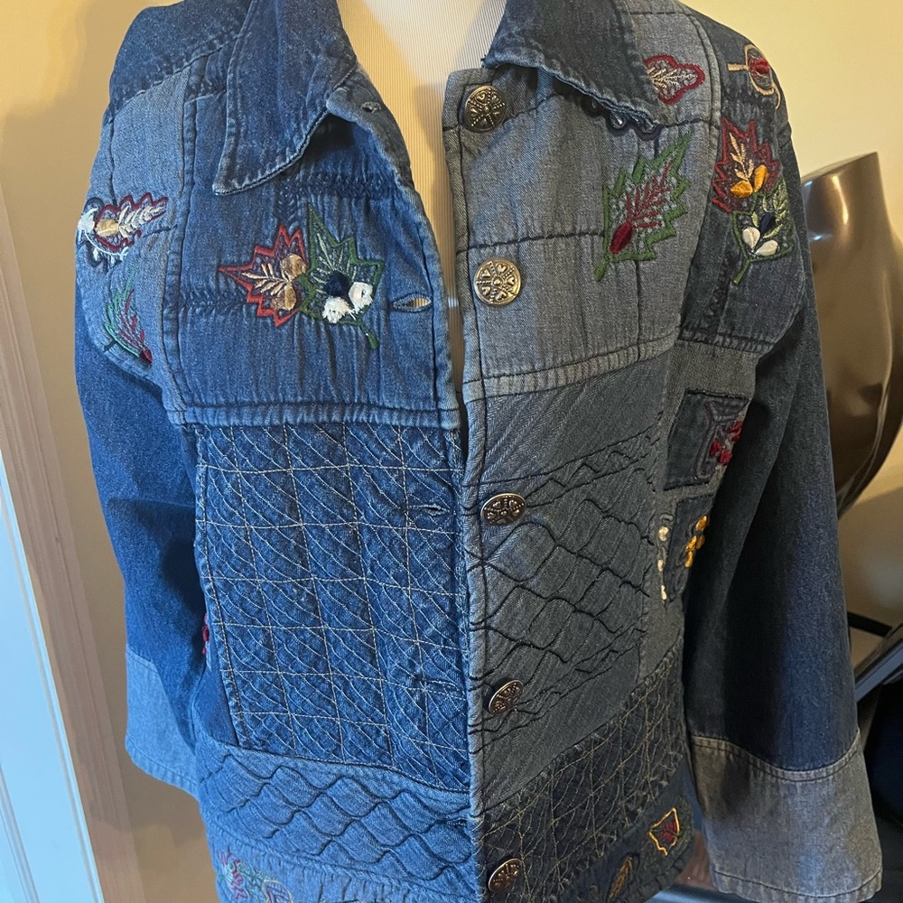 Vintage Womens Quilted Patchwork Denim Jacket Sz SmallEmbroidered Leaf Button Up